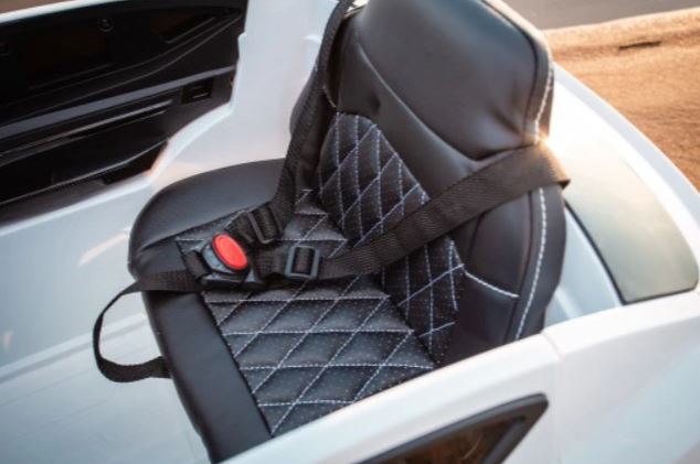 Elektromos kisautó Gio Audi E-Tron Sportback 4x4 gumi kerékkel, nyitható ajtókkal, bőrüléssel, 2.4 GHZ távirányítóval, ponyvával - kép 10