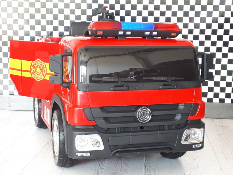 Elektromos tűzoltó autó Fire truck gumi kerekekkel, bőrüléssel, nyitható ajtókkal, 2.4 GHZ távirányítóval, tűzoltó készülék szettel - kép 2